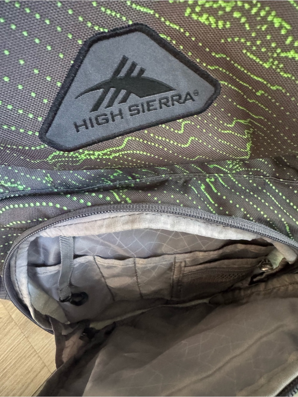 High Sierra backpack - Picture 2 of 6